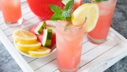 طرز تهیه لیموناد هندوانه نوشیدنی خنک تابستانی