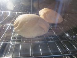 طرز تهیه نان پیتا خانگی