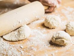 طرز تهیه نان سرخ شده خانگی بدون فر