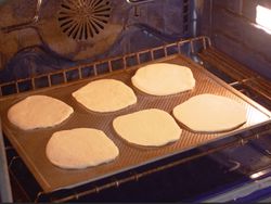 طرز تهیه نان پیتا خانگی در فر
