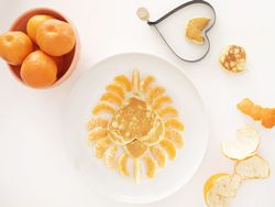 تزیین پنکیک به شکل شیر برای صبحانه کودک