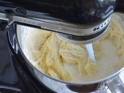 طرز تهیه کاپ کیک وانیلی با خامه پنیری