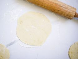 طرز تهیه پخت نان داغ در تابه بدون فر