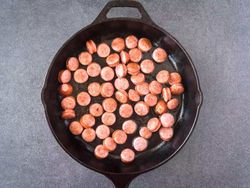 طرز تهیه خورشت لوبیا قرمز و سوسیس