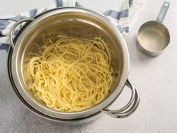 طرز تهیه اسپاگتی با سس بلوچیز