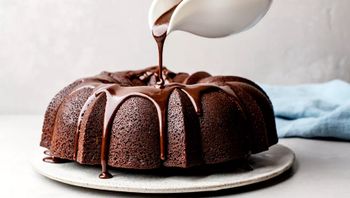 طرز تهیه گاناش شکلاتی برای روکش کیک
