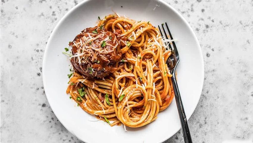 طرز تهیه اسپاگتی با کوفته گوشت و سس مخصوص